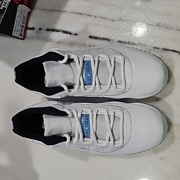 Air Jordan 11 Retro Low - Picture 2 of 9